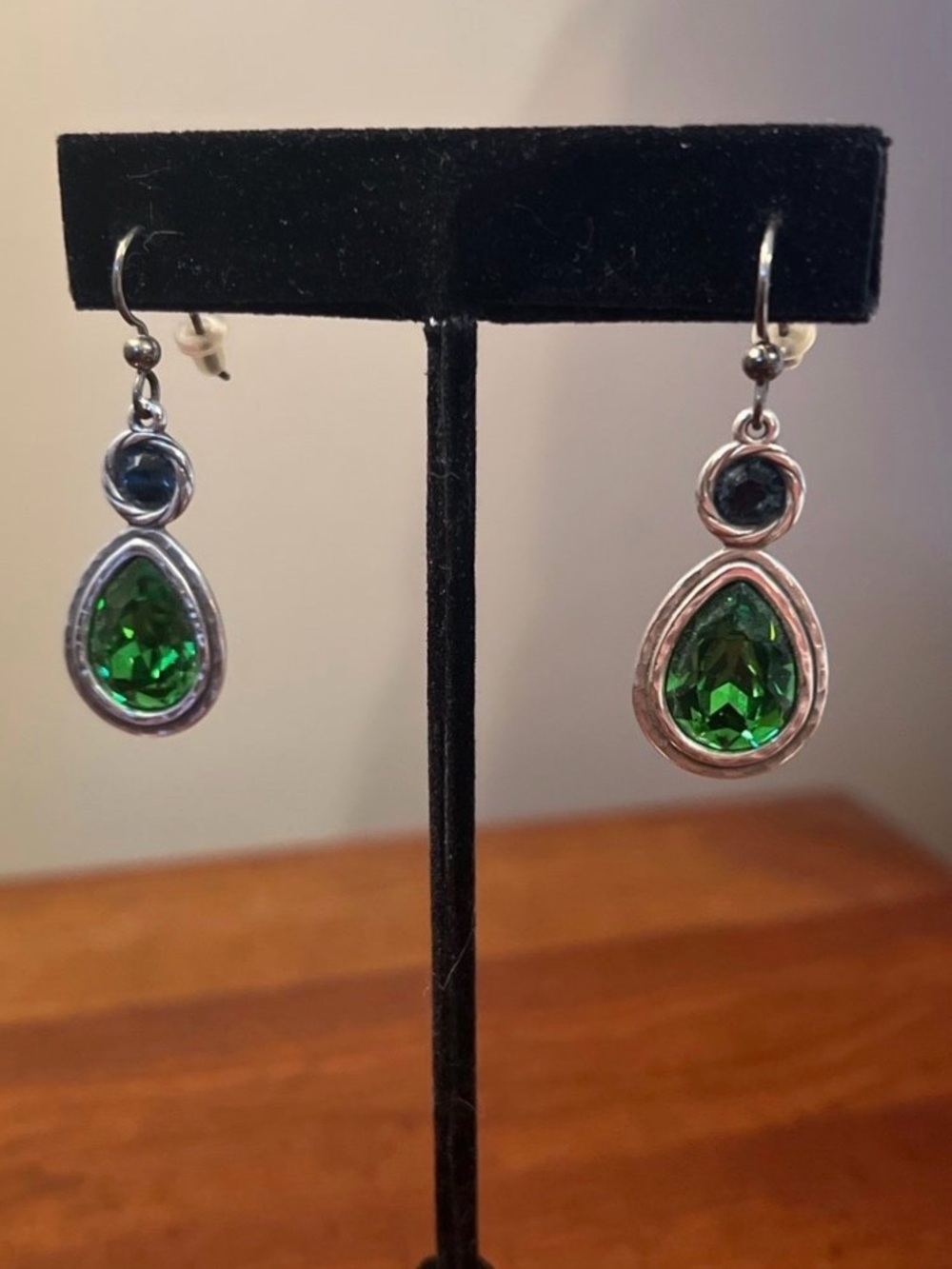 🍀 RARE ‘EMERALD ISLE’ Silver Swarovski Crystal Earrings 💎
